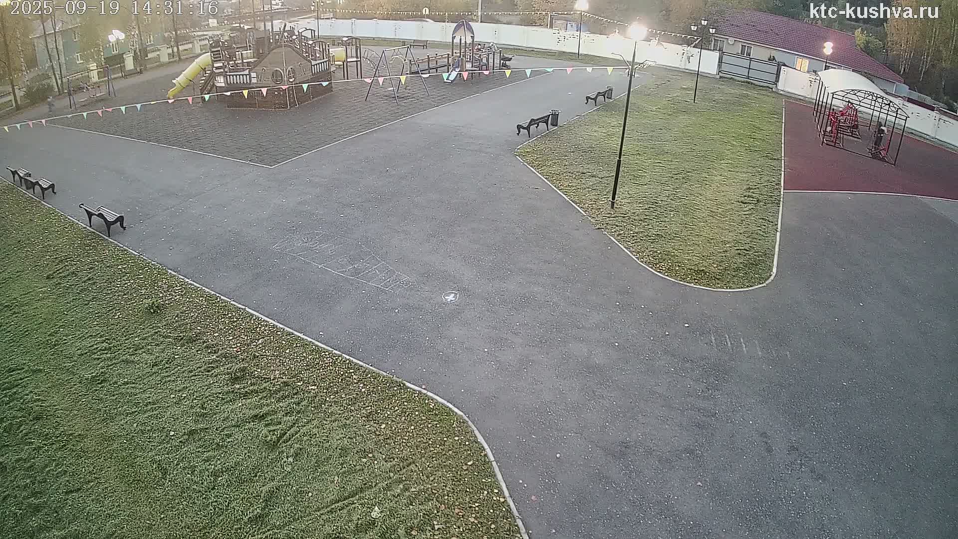 парк за ДК "Горняков" (Спортивная площадка)