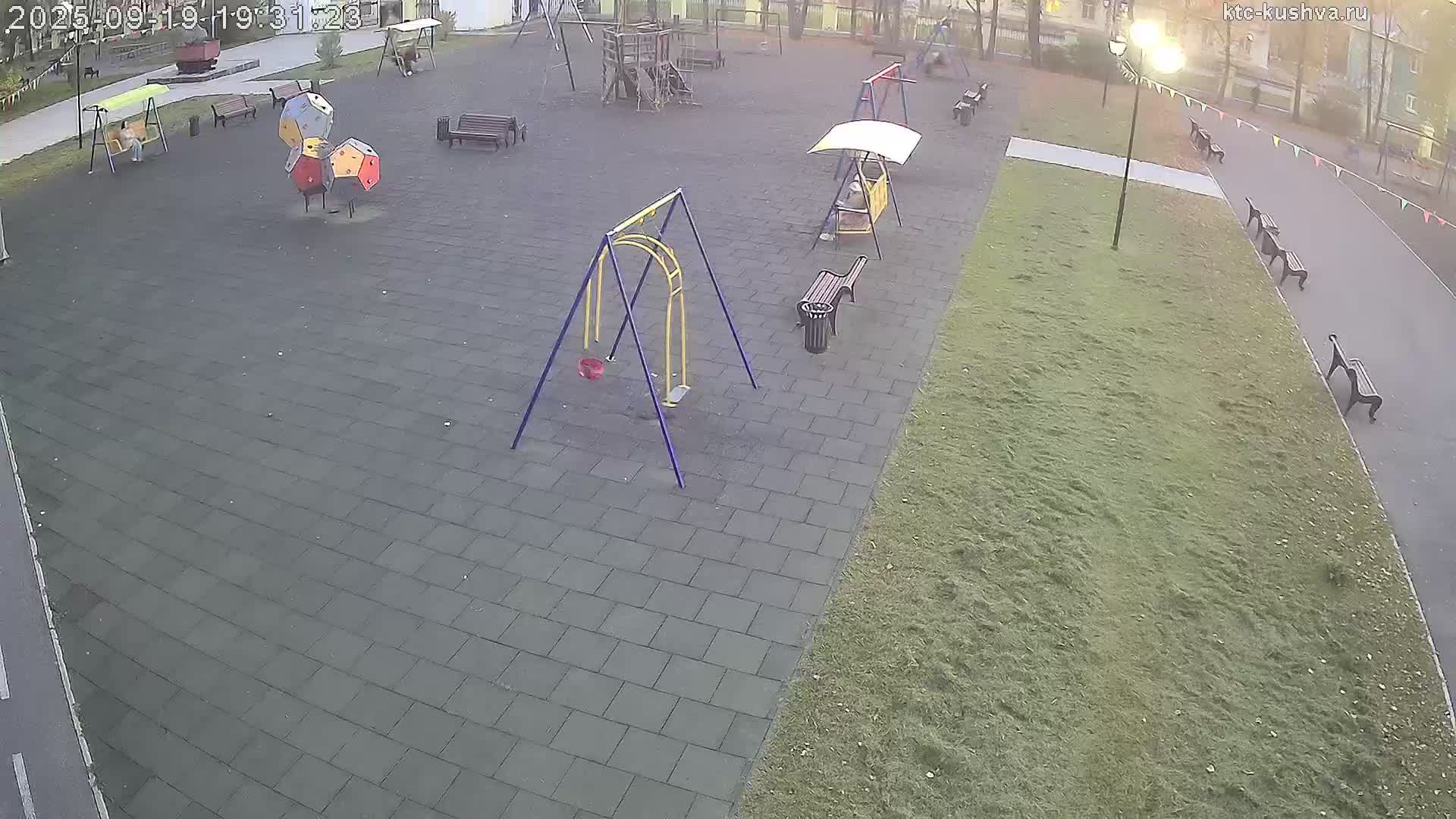 парк за ДК "Горняков" (Игровая площадка)