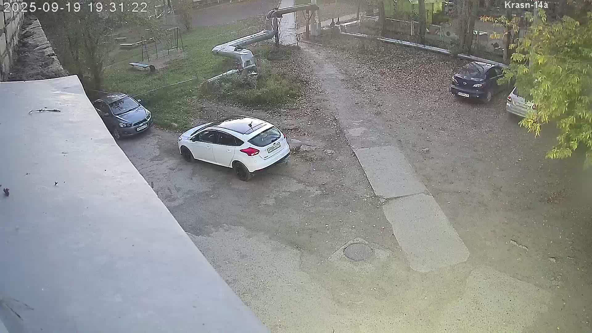 двор Красноармейская 14а