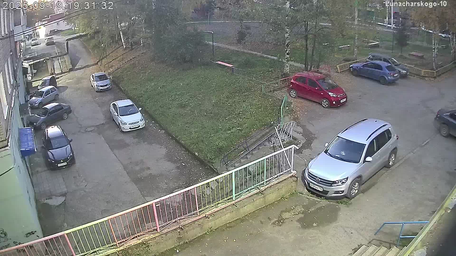 двор Луначарского 10