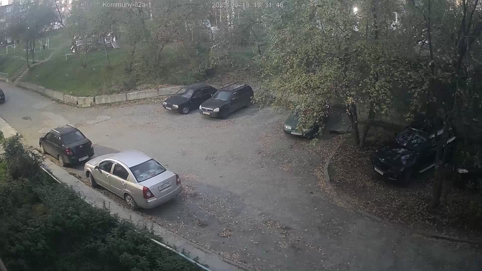 двор Коммуны 82а (2 камера)