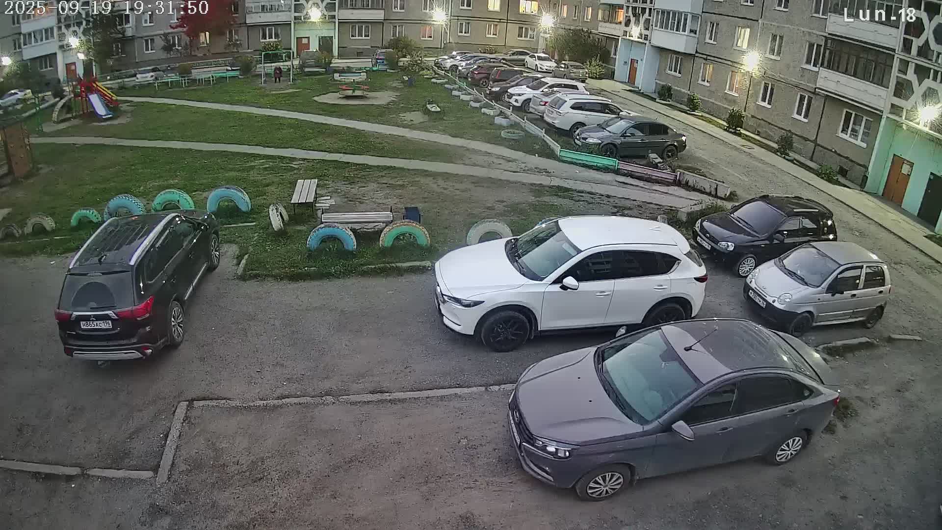 Двор Луначарского 18