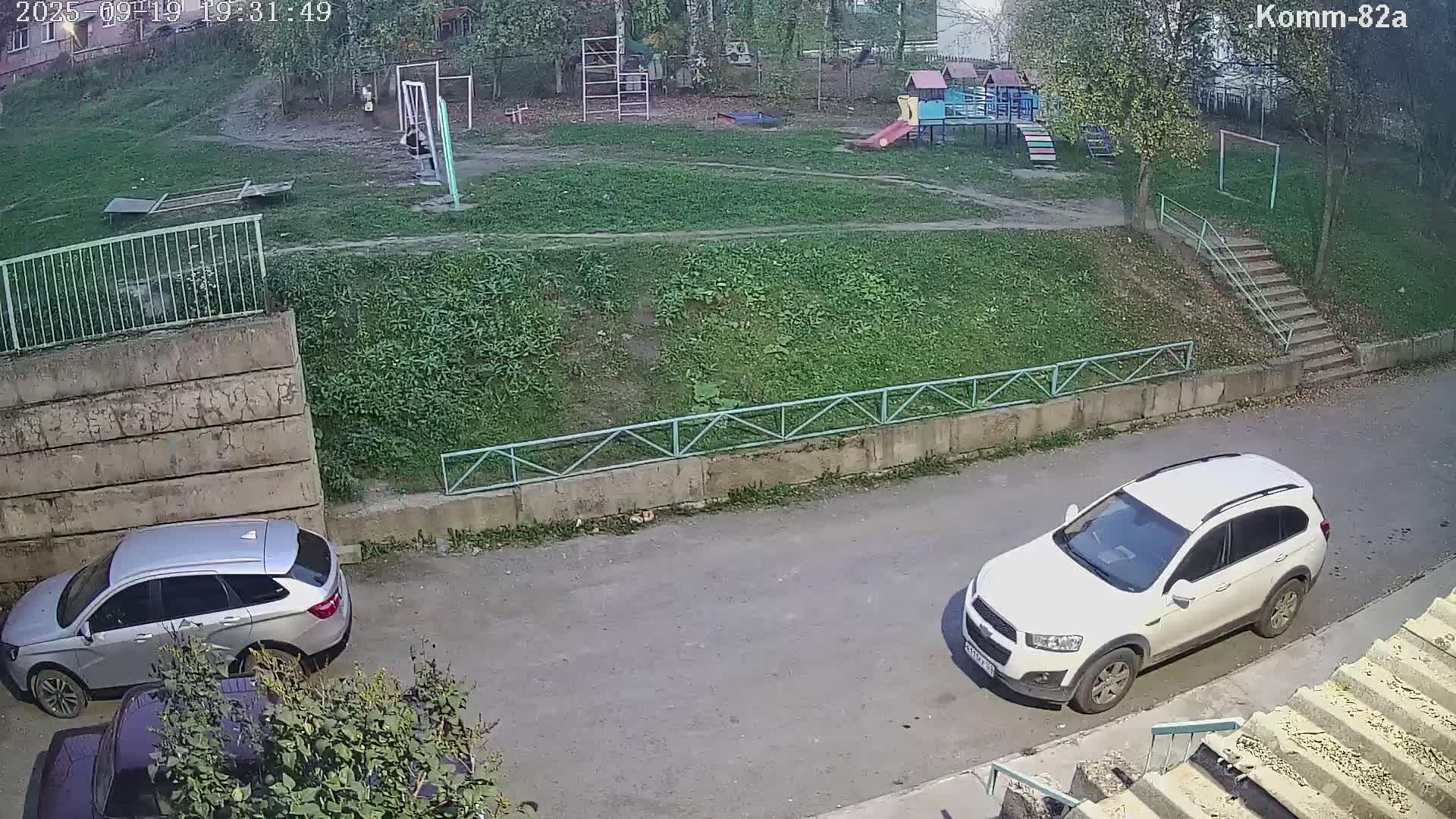 Коммуны 82а игровая площадка